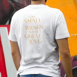 Quote T-shirt Do Small Things With Great Love Wit Heren