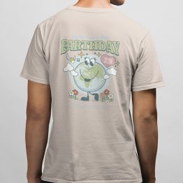 Retro T-shirt Make Every Day Earthday Zand
